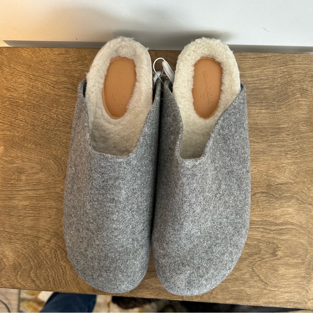 Universal‎ Thread Gray Slip-Ons with Soft Material and Easy Entry